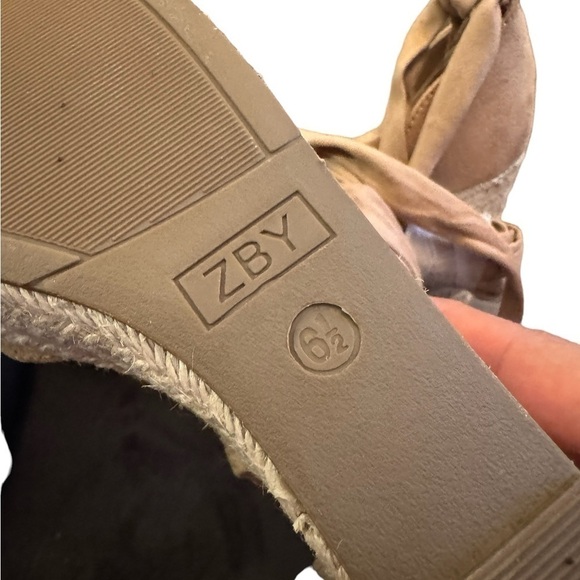 COPY - Women sandal size US6.5 brand new very comfortable and stylish - Picture 5 of 5